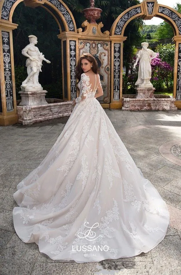 Designer Lace Appliques V Neckline Cap Sleeves Mermaid Elegant Wedding  Dresses Bridal Gowns (Color : Champagne, US Size : 20W) : Amazon.ca:  Clothing, Shoes & Accessories
