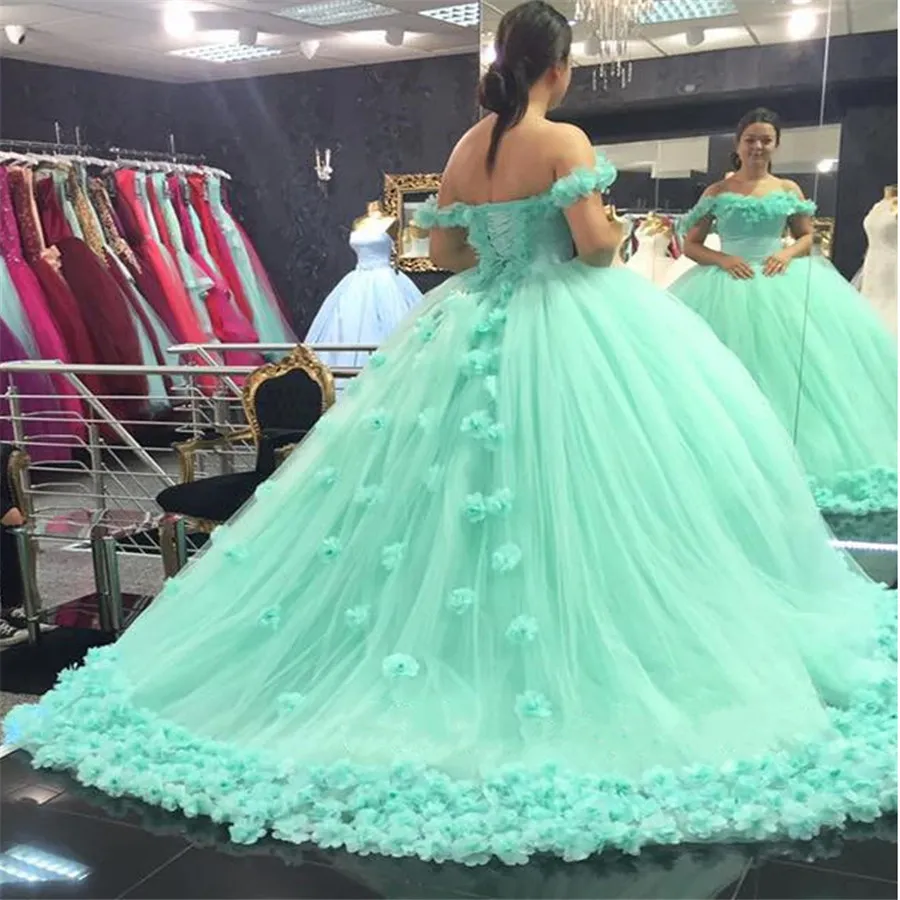 Hors de l'épaule nouvelle arrivée menthe vert tulle robes de bal robe de mariée avec des fleurs faites à la main robe de mariée gonflée robe de Quinceanera