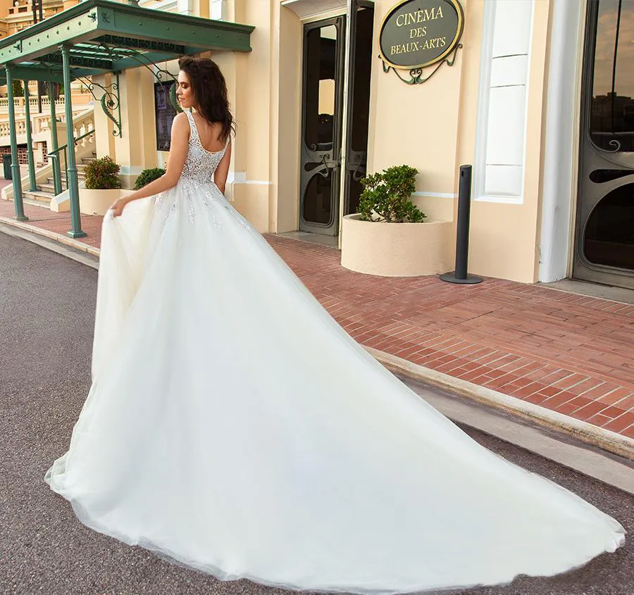 Elegantes vestidos de novia cuadrados de una línea de lujo de cristal árabe sin espalda sin mangas jardín vestidos de novia de talla grande por encargo Vestidos De Noiva