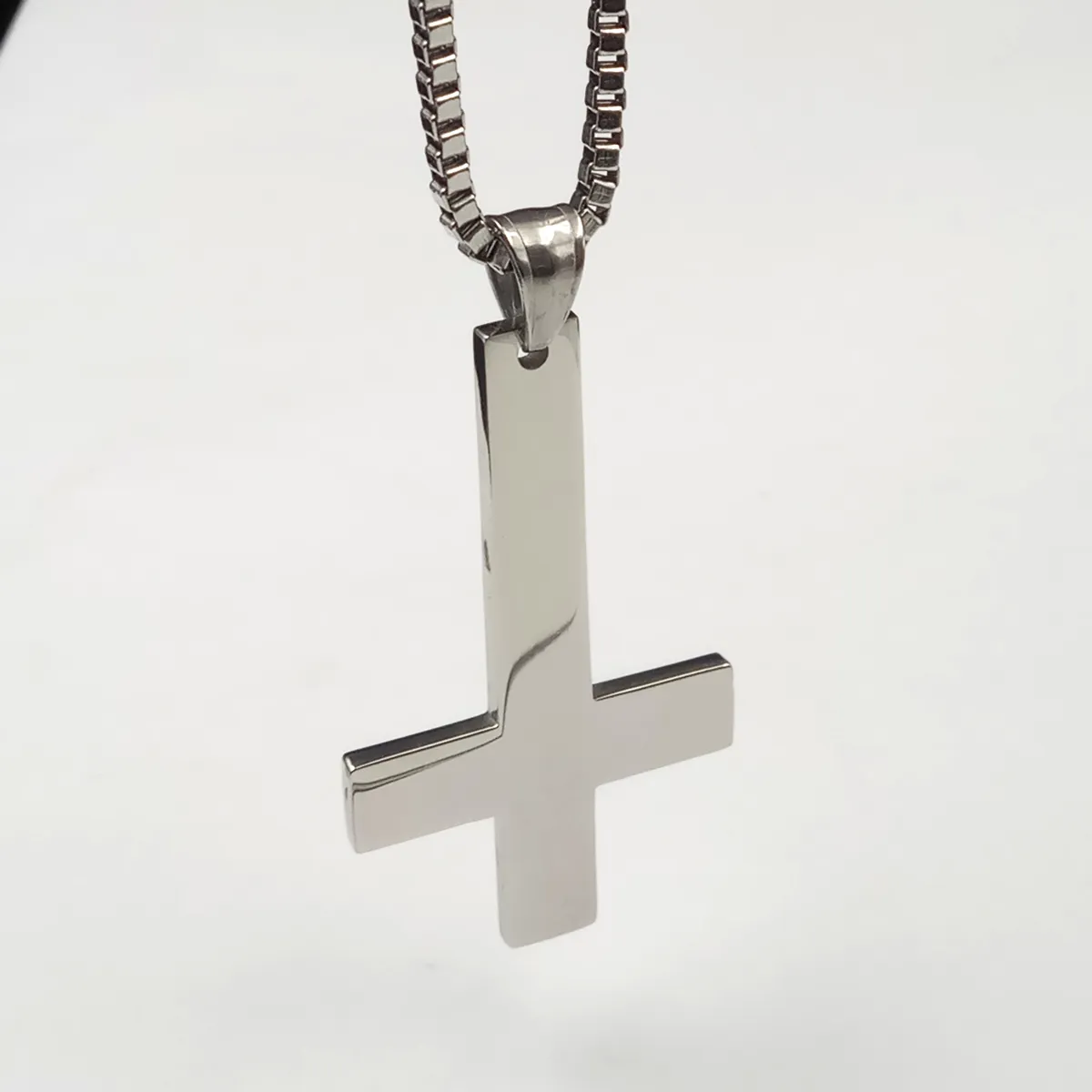 Mode Herren Geschenke Silber von St. Peter Upside Down Anhänger Edelstahl Katholische Halskette Box Kette 18-32''7475128