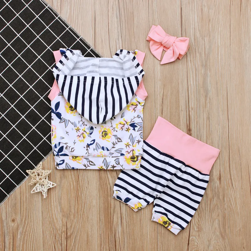 2018 Sommar Barnkläder Nyfödda Spädbarn Baby Girls Outfits Ärmlös Floral Hooded Toppar + Striped Shorts Boutique Girls Clothing Sets