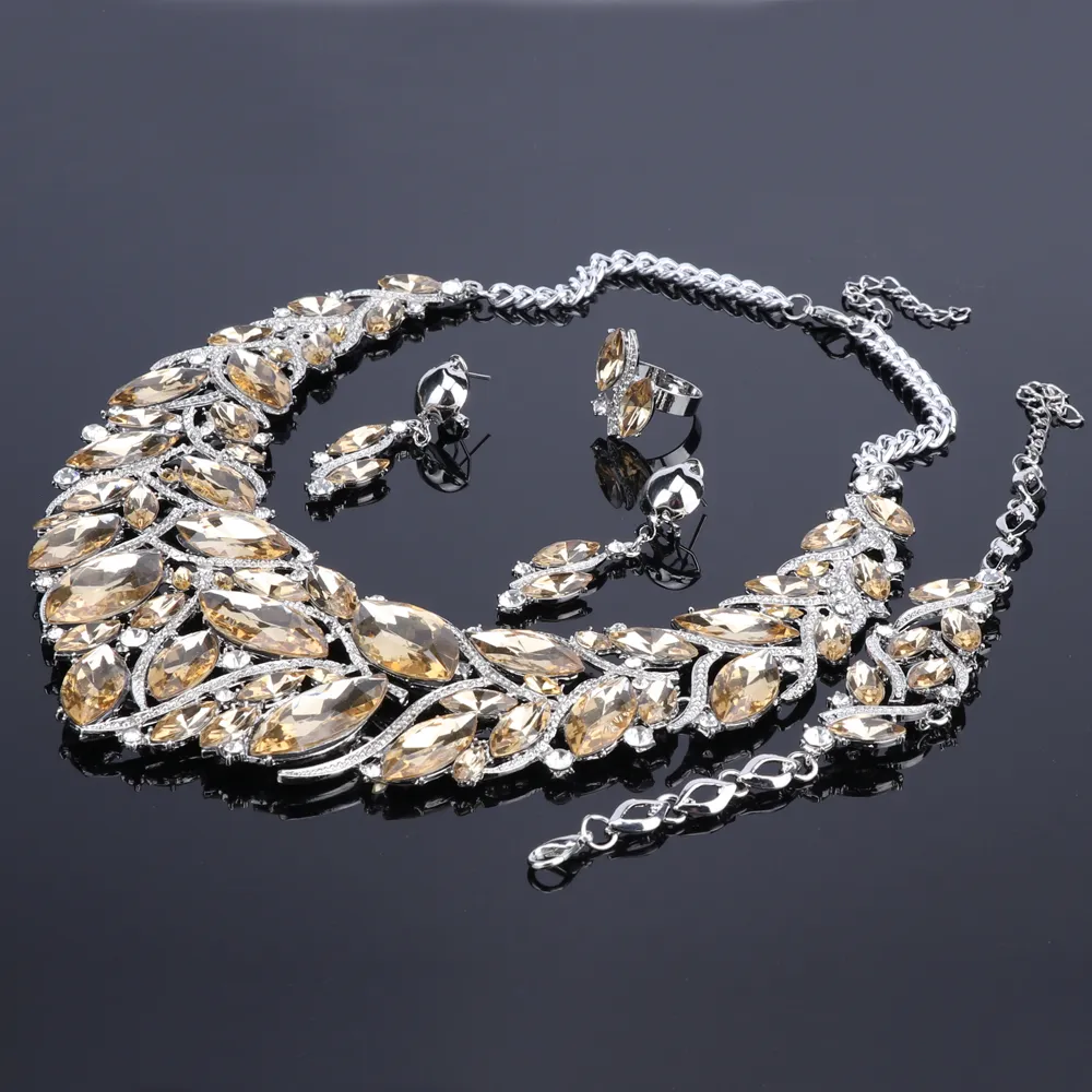 2018 New Fashion Strass Crystal Statement Collana Set di gioielli da sposa Decorazione Collane Gioielli Regali le donne