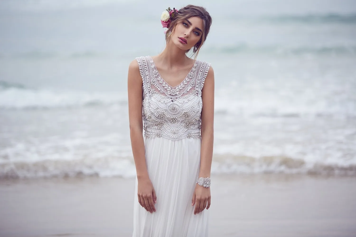 Vestido de noiva de praia brilhante Bohemian, chiffon de seda de seda de miçanga de cristal Bling boho vestido de novia vestidos de noiva de marfim branco