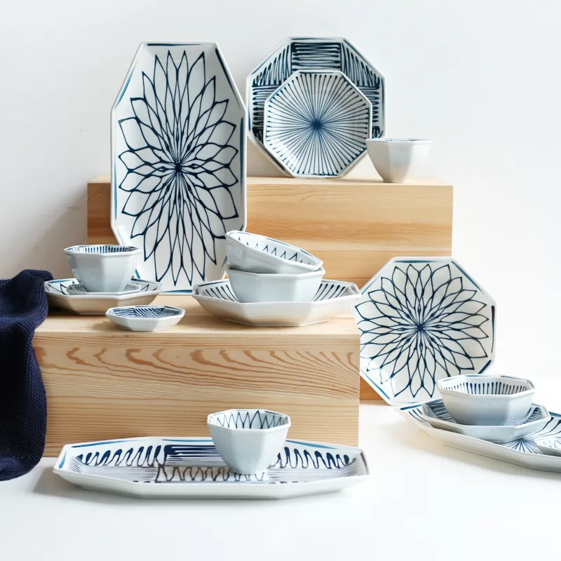 Octogonal em forma de jantar japonês Conjunto de porcelana azul e branca Placas de pratos de pratos de garoto de arroz Placas de molho pratos de chá xícaras de chá