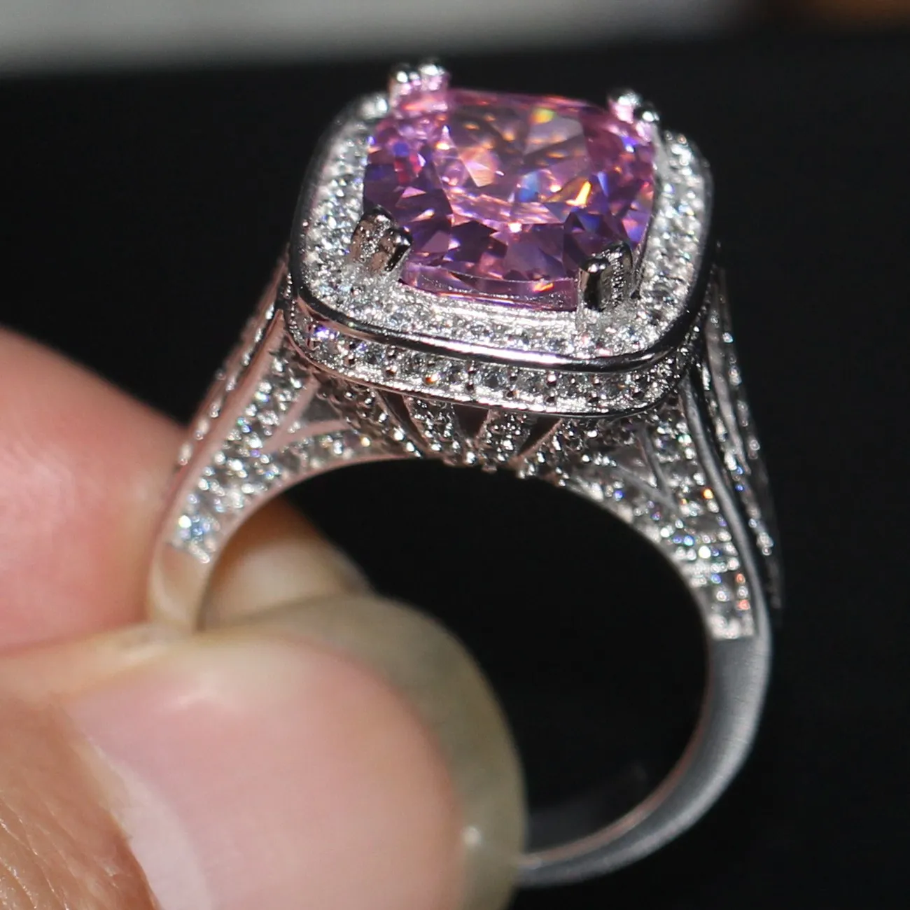 10ct Big Pink Sapphire Luksusowa Biżuteria 14kt Biała Złoto Wypełnione Pave Tiny Cyrkonia Diament Party Kobiety Wedding Band Pierścień Dla Kochanka Prezent