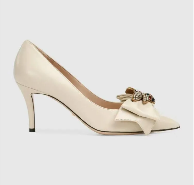 Marca mulheres de couro mid-heel bomba com arco com metal abelha dedo do pé vermelho e preto cor branca 70mm e 50mm salto mulheres bomba de sapatos de casamento