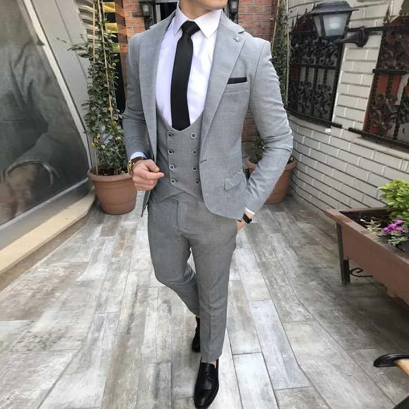 Nouveauté un bouton gris clair mariage marié Tuxedos cran revers garçons d'honneur hommes costumes de fête d'affaires (veste + pantalon + gilet + cravate) NO: 1431