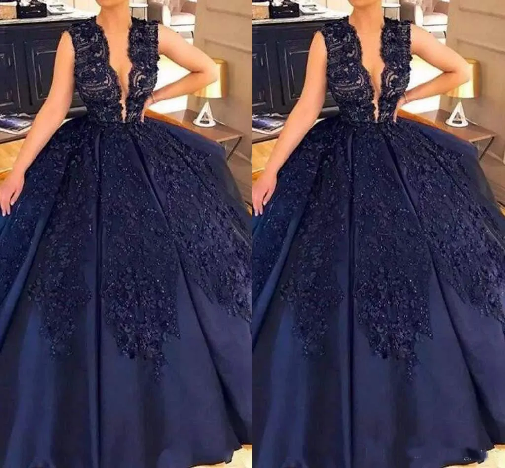 2018 robe de bal bleu marine foncé robes de Quinceanera sexy col en v profond perlé sans manches en dentelle appliques robes de soirée formelles robes de bal