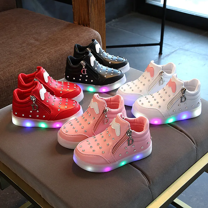 2018 Spring Glowing Girls Sneakers Basket Led Illuminazione per bambini Scarpe Ragazzi illuminati krasovki Sneaker luminosa Taglia 21-30