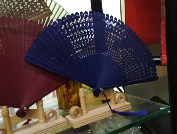 Openwork Full Bamboo Folding Wentylator Japoński Mini Ręka Fan Tassel Wedding Favor Fan Dla Kobiet Małe Chińskie Fani Dekoracyjne