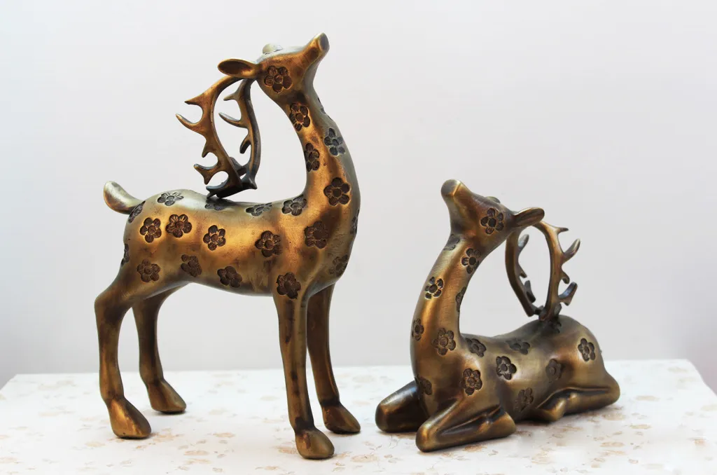Christmas promotional home decor couples polyresin deer statue animal figure resin ornaments/crafts