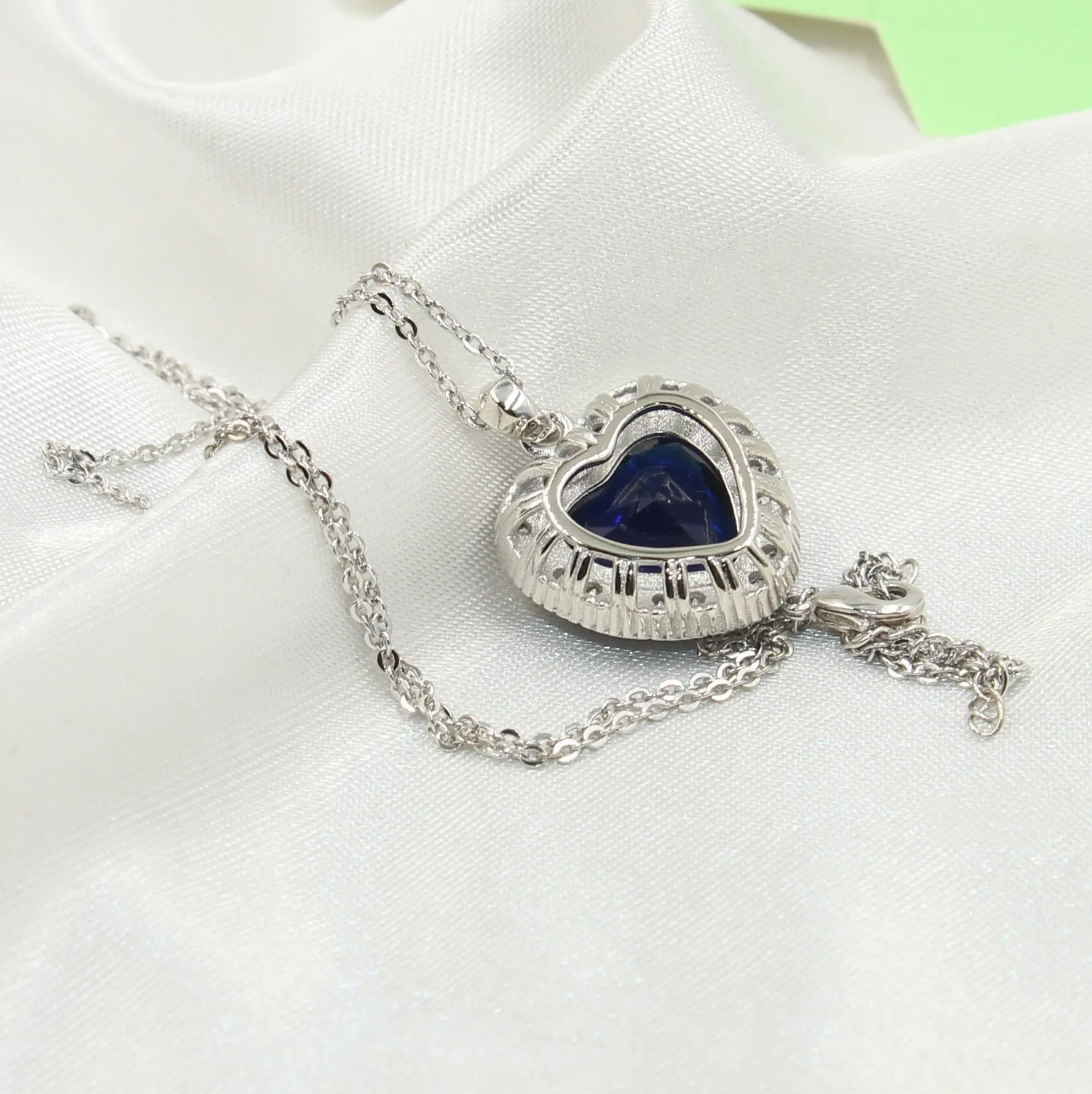 Coeur choucong Unique Brand New Luxury Jewelry 925 Sterling Silver Big Blue Sapphire CZ Diamond Party Chain Pendentif Collier Pour Femmes Cadeau