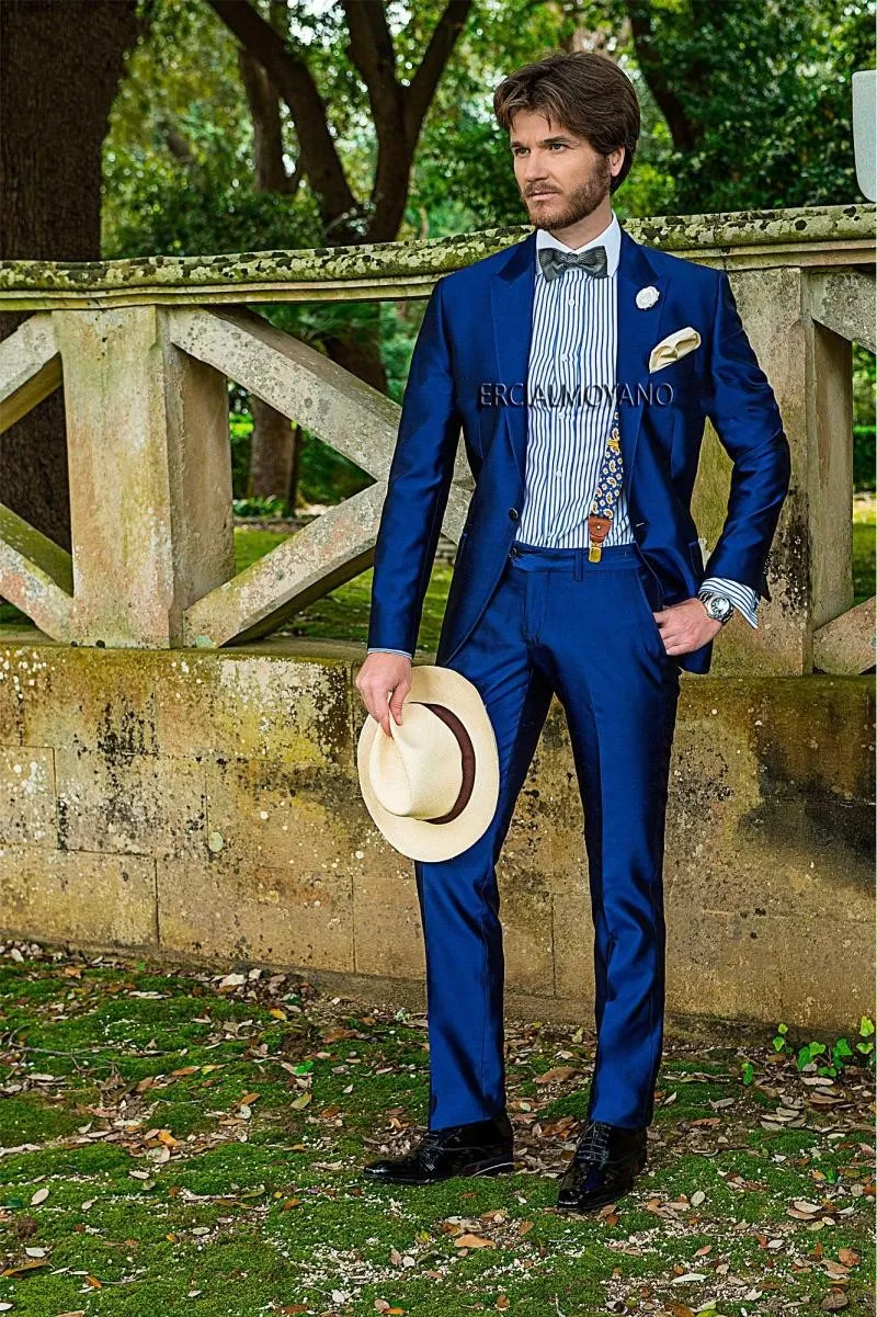 Smoking da sposo blu royal di nuova moda con risvolto a punta e bottone dello sposo, blazer da uomo eccellente, abito formale da ballo (giacca + pantaloni + papillon) 223