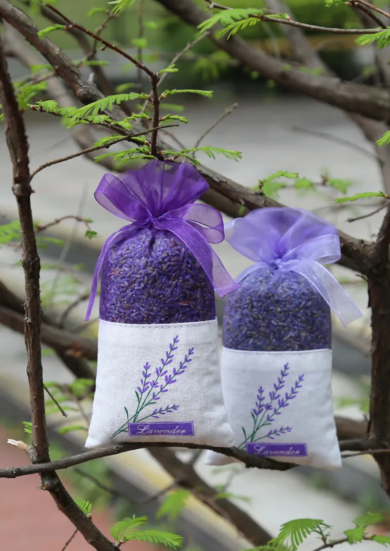 50pcs würdevolle Spitze-Lavendel-Kissen sackt Süßigkeit-Beutel für Hochzeits-Garderoben-Kissen-Maschen-Beutel-purpurrote Baumwolltasche mit Band für Duschtasche ein