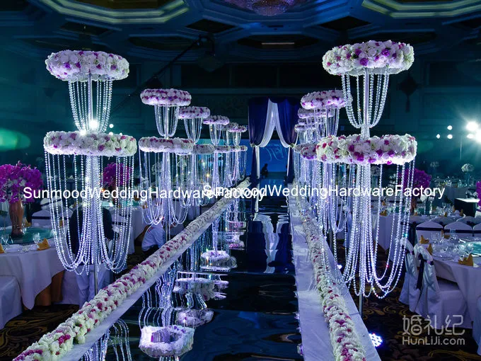 table centerpieces with hangging crystal and flower stand wedding stage decoration