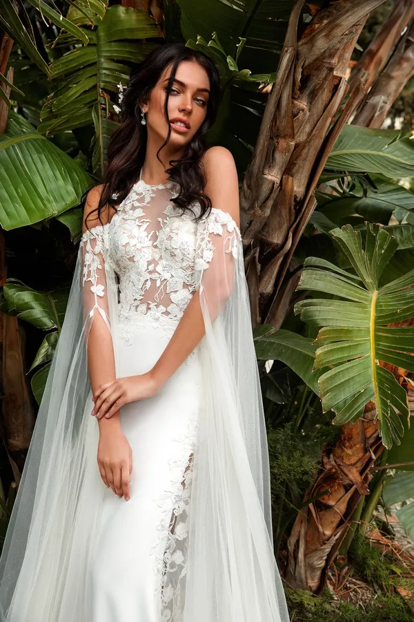 Abiti da sposa a sirena Halter con maniche lunghe in pizzo Applique Sweep Train Elegante abito da sposa Boho Illusion Plus Size Abiti da sposa