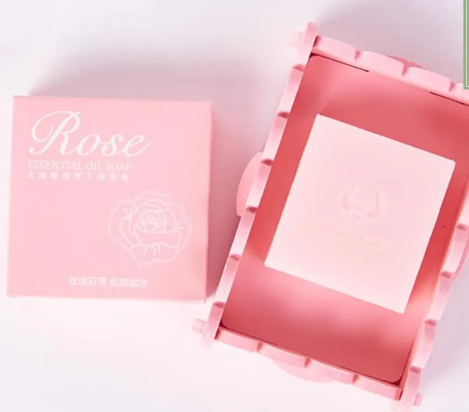 Sapone fatto a mano all'ingrosso rosa essenziale OEM elaborazione saponi detergenti idratanti rosa bianco brillante A379