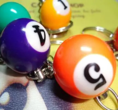 أزياء Snooker Table Ball keychain keyring سلسلة مفاتيح لعيد ميلاد هدية محظوظة مختلطة الألوان 258J