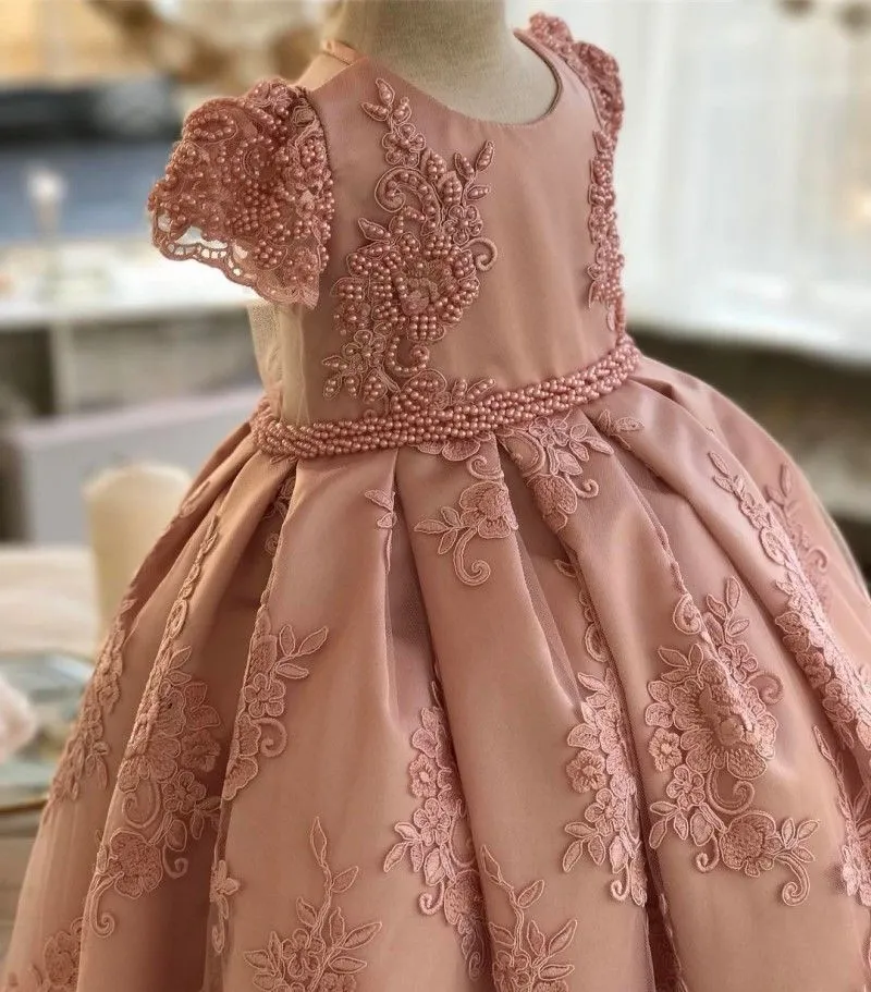 2018 Barato Rosa Flor Meninas Vestidos Para Casamentos Pérolas vestido de Baile Princesa Menina Pageant Vestidos Crianças Comunhão Vestido