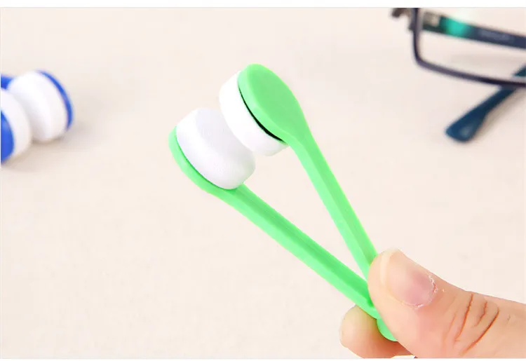 Sun Glasses Eyeglass Microfiber Brush Cleaner New Random Sending Eye Glass Sunglasses Lens Cleaning Wipes DHL 4465772