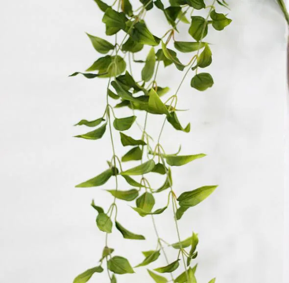 葉の5つの枝が付いているバレンタインデーの家庭園の装飾のための人工的なつる模様の緑の藤