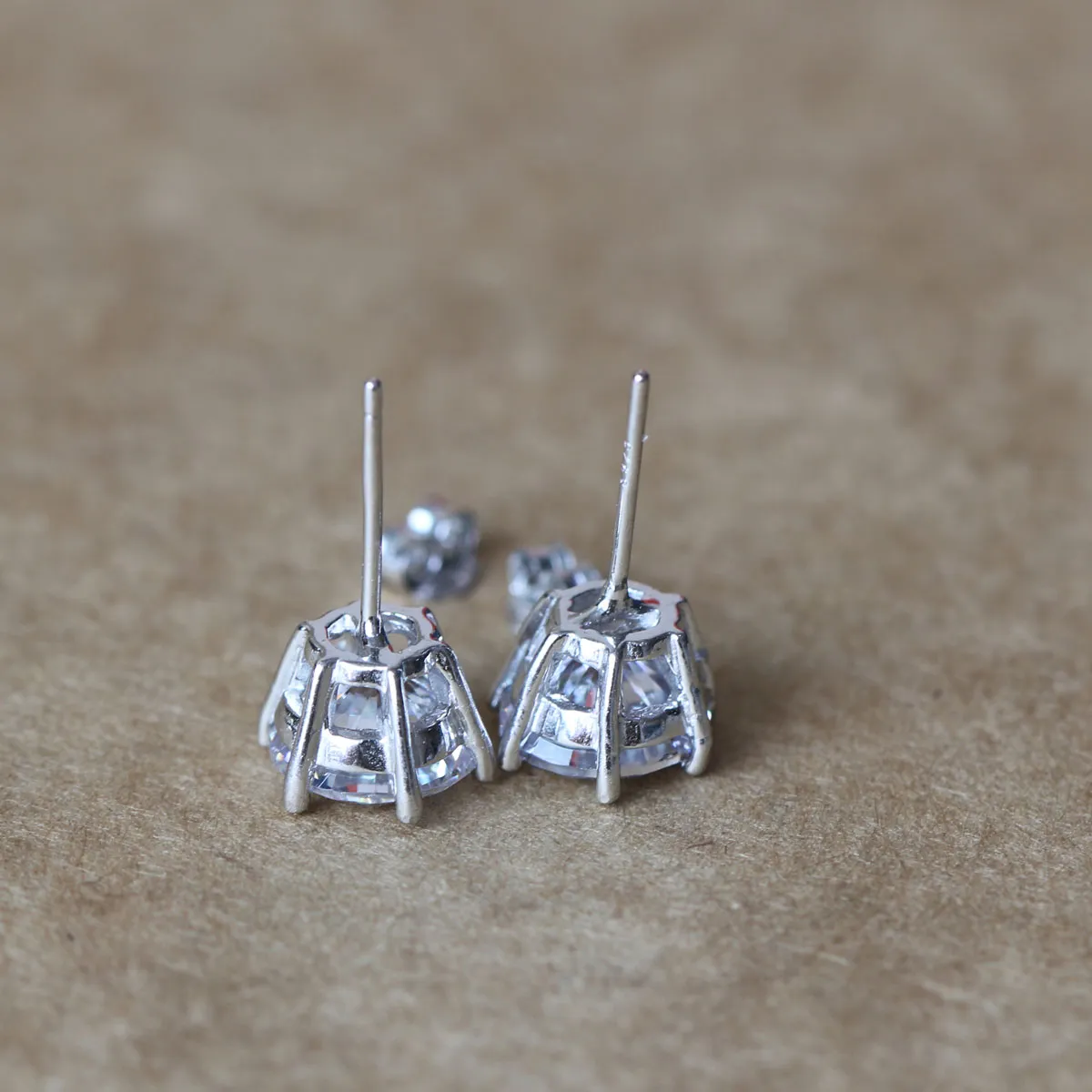 925 Sterling Silver Six-Claw Stud Earrings for Women Fashion White Zircon Earrings Wedding Jewelry