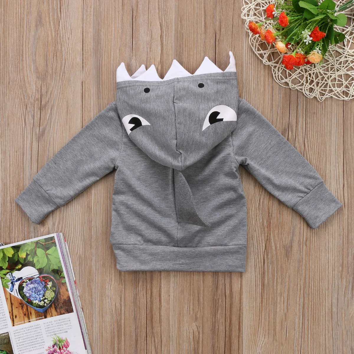 2017 Ny avslappnad småbarn Kids Boys Cartoon Shark Hooded Topps hoodie Pocket Jackla Coat Ytterkläder Cool Clothing2440309