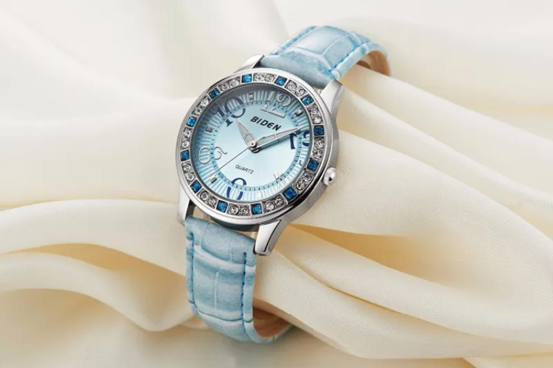 Woman Casual luminous watch waterproof Ladies sports watches Leather strap blue Rhinestone dial Relogio Dress Quartz wristwatch