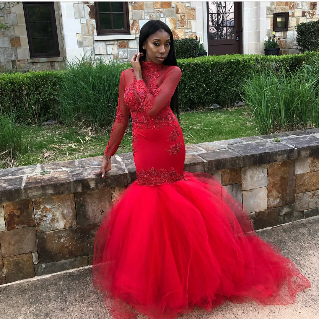 2018 Niñas negras Vestidos de fiesta de sirena rojos largos africanos Mangas largas Cuentas Apliques Cuello alto Joya Vestidos largos hasta el suelo con gradas Ropa de noche