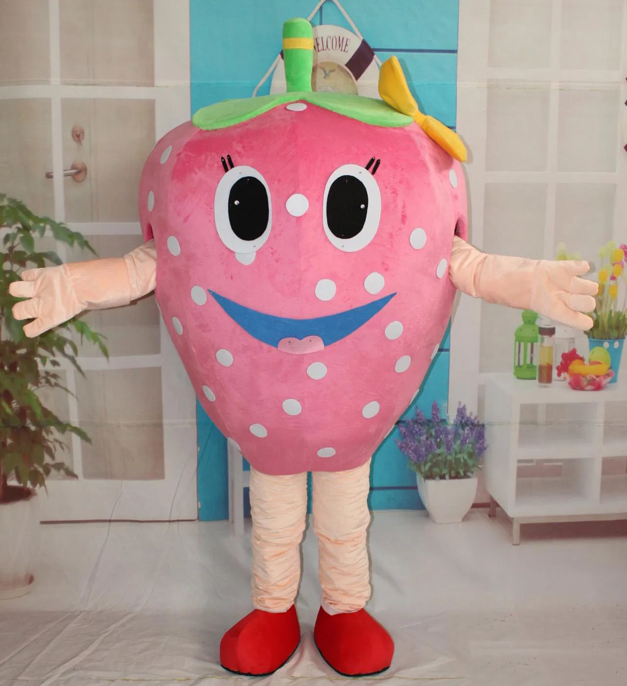 2018 Hoge kwaliteit Hot Pink Color Happy Face Strawberry Mascotte kostuums voor volwassenen om te dragen te koop