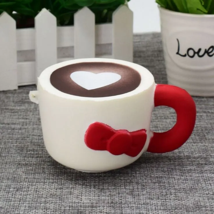 PU simulation rebond lent Squishy émulation tasse à thé amour tasse à café ornement pression réduite jouet T4H0466