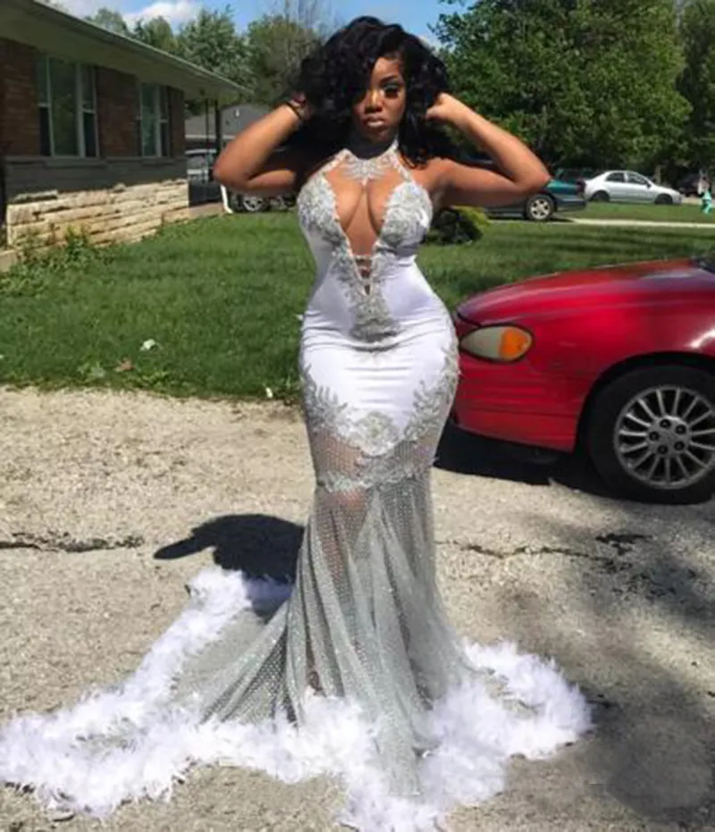 2018 Sexy African See przez Halter Mermaid Prom Dresses Piór Koronki Aplikacje Rękawów Suknie Wieczorowe Plus Size Vestidos de Festa