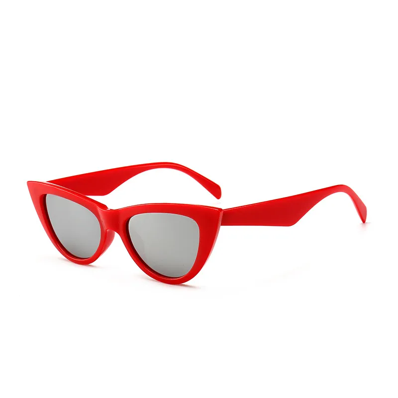 2018 Ny söt sexig retro kattögon solglasögon kvinnor liten svart vit cateye vintage billig solglasögon röd kvinnlig UV400