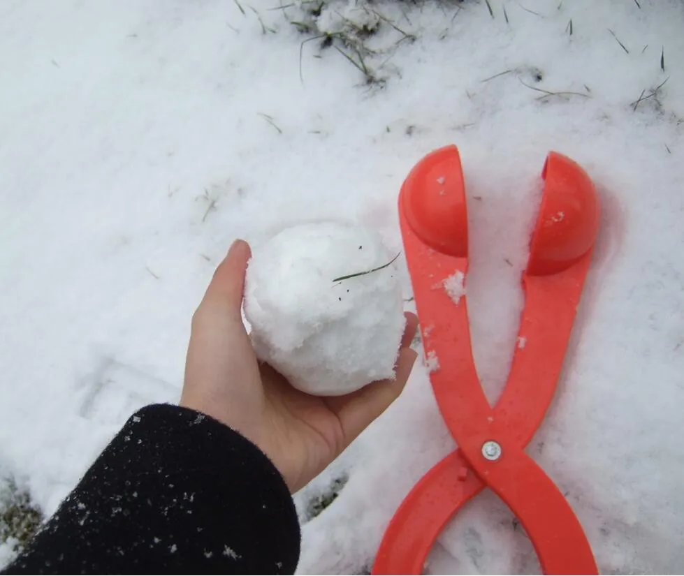 Creatore di palle di neve invernali Strumento stampi di sabbia Giocattolo bambini Leggero e compatto Lotta con palle di neve Strumento sport all'aria aperta Sport giocattolo