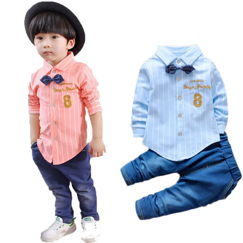 Herfst baby jongens pak shirt T-shirt + jeans 2 stks set gestreepte vest strikje mode denim pak alfanumerieke 8 kinderkleding