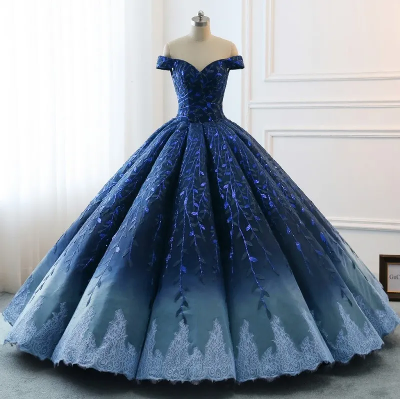 Luxury Ball Gown Ombre Dark Navy Prom Klänningar Av Skulden Lace Appliqued Formal Evening Gowns Custom Made Pärlor Party Dress