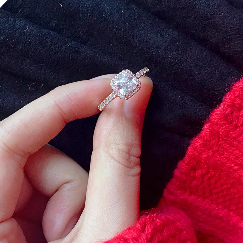 Äkta 925 Sterling Silver CZ diamantring med LOGO Originallåda Passar Pandora stil 18K guld Bröllopsring Förlovningssmycken för kvinnor