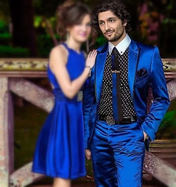 Hoge Kwaliteit One Button Royal Blue Satin Bruidegom Tuxedos GroomsMen Peak Revers Beste Man Blazer Mens Bruiloft Pakken (Jas + Broek + Tie) H: 990