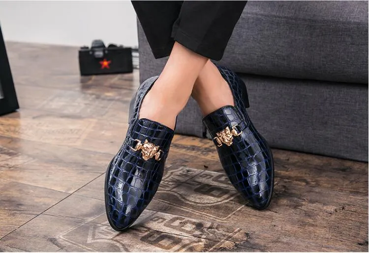 2021 New style Luxury Italian fashion mens dress shoes leather wedding shoes Business Office Flats Casual Party Driving Shoes M670