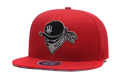 11 Best Snapbacks – Step Up Your Hat Game In 2024