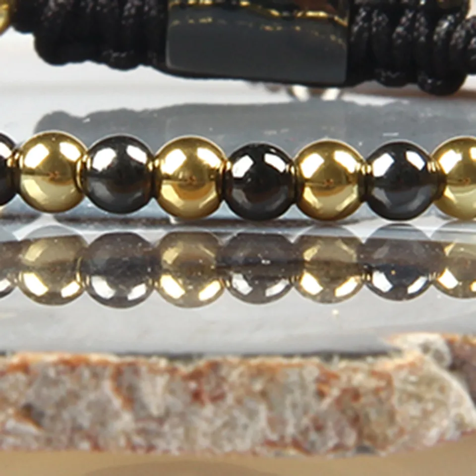 Partihandel 10st / toppkvalitet smycken 4mm guld och svarta pärlor flätade macrame armband för män inte blekna