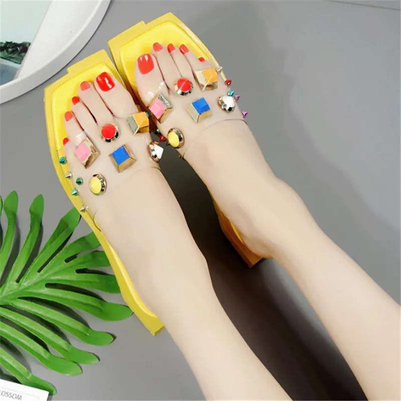 lovely sandals 2018 new transparent flat sandals &slippers female summer non-slip flat with flip-flops stylish wear color rivet slippers