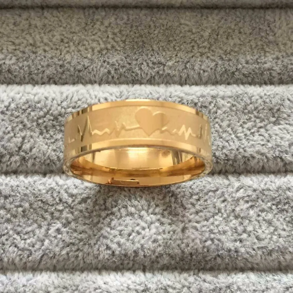 Anillo de moda de 8mm para enamorarse, color dorado, acero titanio 316L, anillos de boda para amantes de los latidos del corazón, joyería para mujeres y niñas