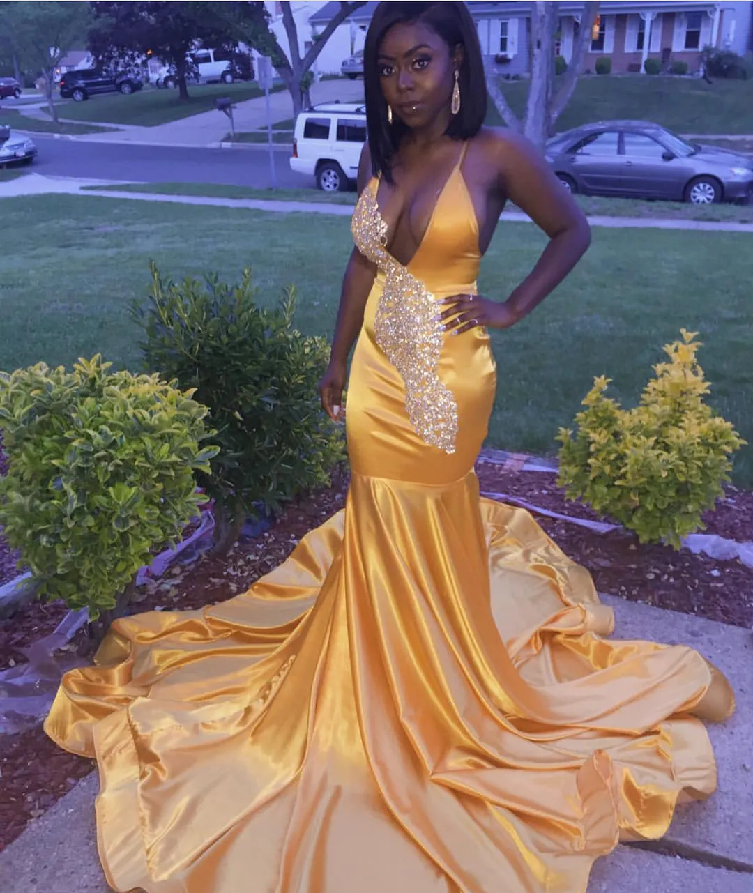 Chic Black Girl Mermaid Prom Dresses Yellow Deep V Neck Evening Gowns Sequined Vestidos De Fiesta Sweep Train Beaded Formal Dress