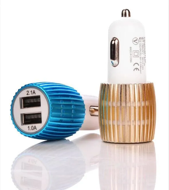 شاحن سيارة USB مزدوج 2 منافذ 5V 2.1A السيارات الصغيرة USB محول الطاقة للهواتف iPhone / Samsung / Android