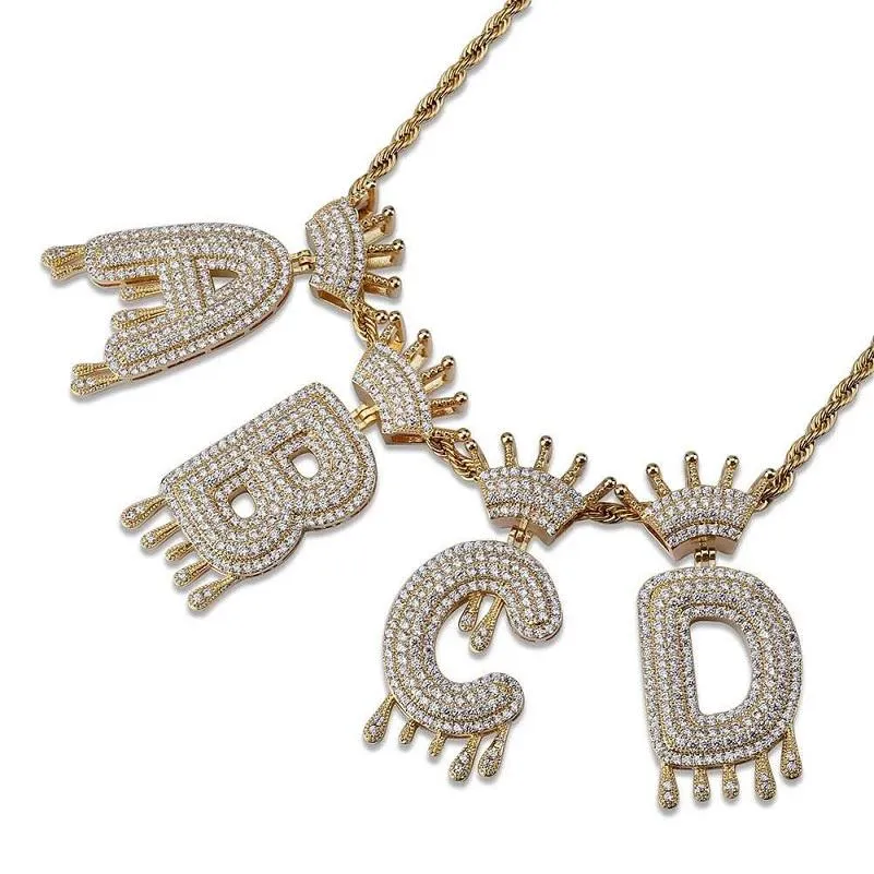 Iced Out Crown 26 Bokstäver Hängsmycke Halsband för män Kvinnor Lyxig designer Bling Diamond Letter A-Z Pendants Guld Silver Halsband Smycken