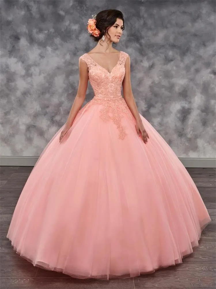 Vintage Dwukierki Dziewczyny Quinceanera Dress 2022 V-Neck Mini Spódnica Lace-Up Sheer Cape Sweet 16 Ball Suknia Koronkowe Aplikacje Vestidos DE 15 ANOS