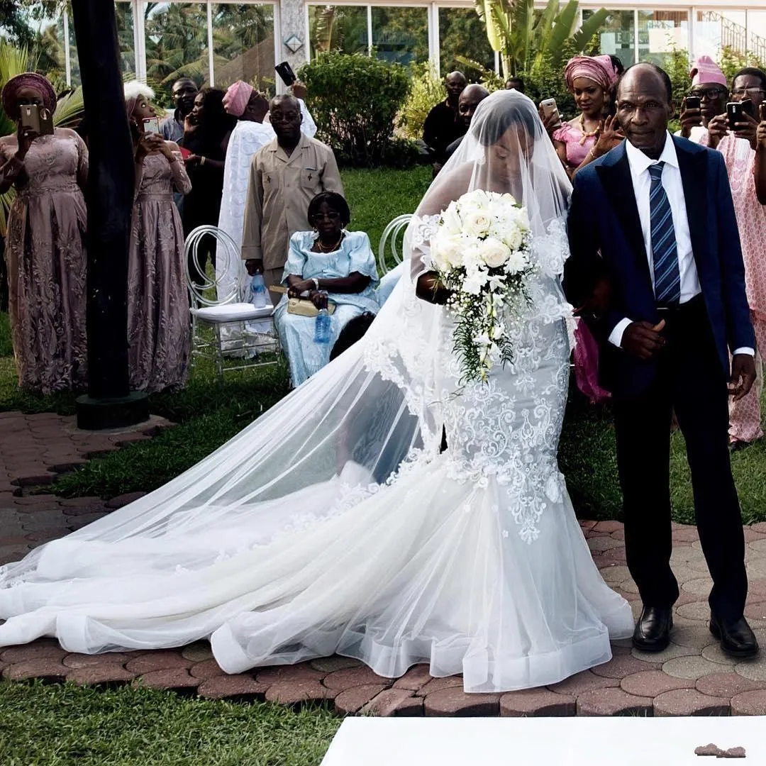 Fantastiska spetspusstorlek Bröllopsklänningar South African Off Shoulde Mermaid Bridal Dress Tulle Sweep Train Bröllopsklänningar 2019 Vår sommar