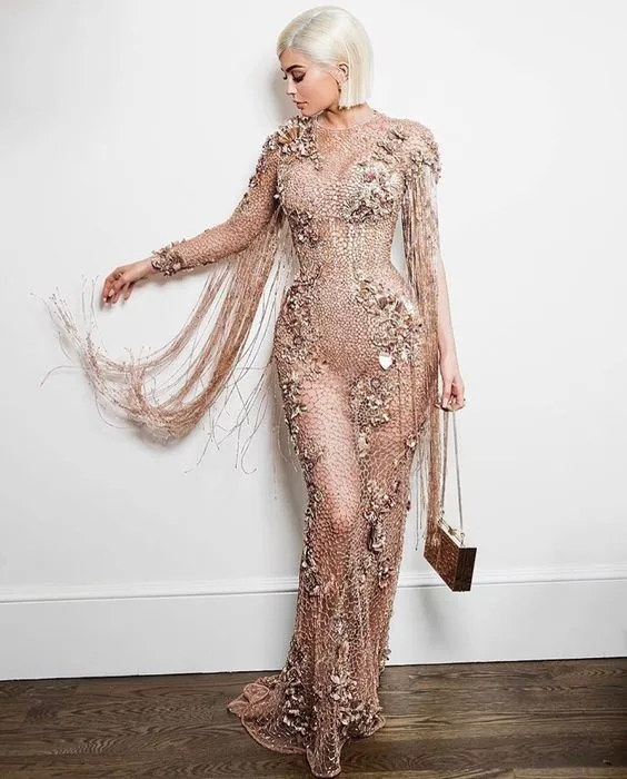 Aftonklänning Ziadnakad Yousef Aljasmi Lace Mermaid Appliques Champagine Long Tassel Zuhair Murad 2018 Kim Kardashian Kendall Jenner 031