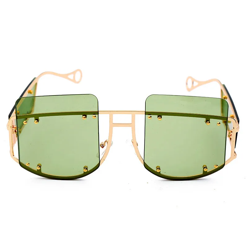 도매 - 대형 합금 리벳 스퀘어 선글라스 핫 패션 트렌드 독특한 안경 새로운 유럽과 미국의 큰 상자 다채로운